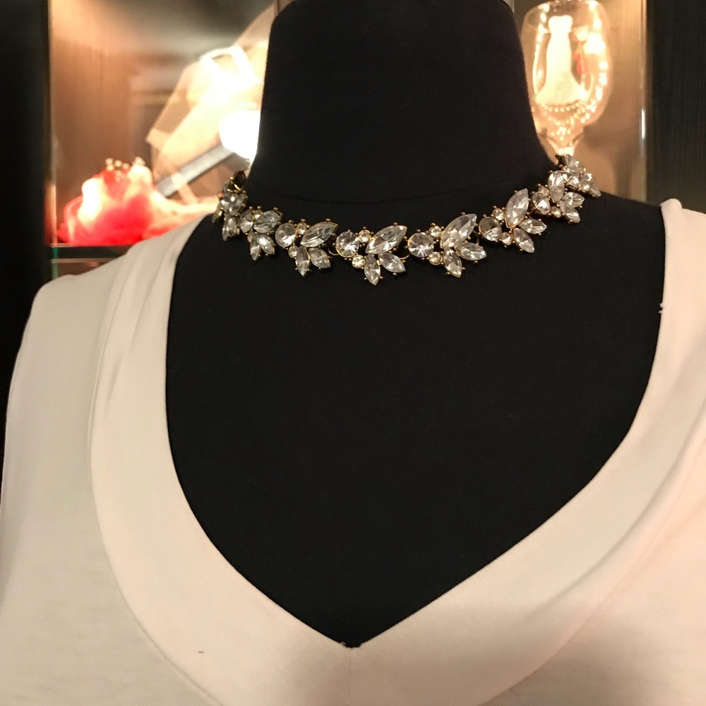 🌟Beautiful Crystal Floral Statement Necklace